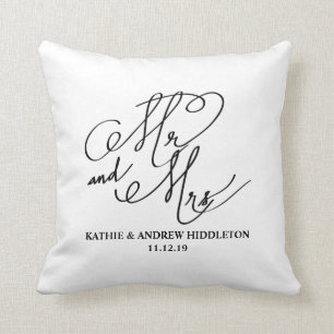 Mr. en Mrs Classy Typography Script Wedding Kussen