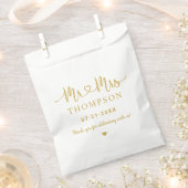 Mr en Mrs Gold Heart Script Personalized Wedding Bedankzakje (Geknipt)