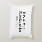 Mr. en Mrs. newlywed Simple Typwriter typografie Accent Kussen (Achterkant (Verticaal))