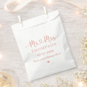 Mr en Mrs Roos Gold Heart Script Custom Wedding Bedankzakje (Geknipt)