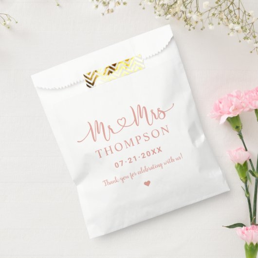 Mr en Mrs Roos Gold Heart Script Custom Wedding Bedankzakje (Gezegeld)
