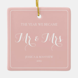 Mr en Mrs. Simple Minimalist Pink Pas getrouwd Paa Keramisch Ornament
