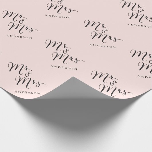 Mr & Mrs Classic Script Calligraphy Name Wedding Cadeaupapier (Hoek)