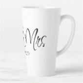 Mr & Mrs Custom Naam Elegant Modern Two-Ton Latte Mok (Rechts)