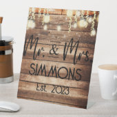 Mr & Mrs Custom Rustic Wedding Reclamebord Met Voetstuk (Insitu)