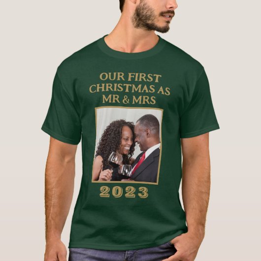 Mr & Mrs Eerste Kerstmis Groene en Gouden Foto T-shirt (Voorkant)