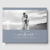 Mr & Mrs Elegant Script Dusty Blue Fotobruiloft Gastenboek (Voorkant)