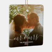 Mr & Mrs Elegant Script Overlay dubbelzijdige foto Keramisch Ornament (Rechts)