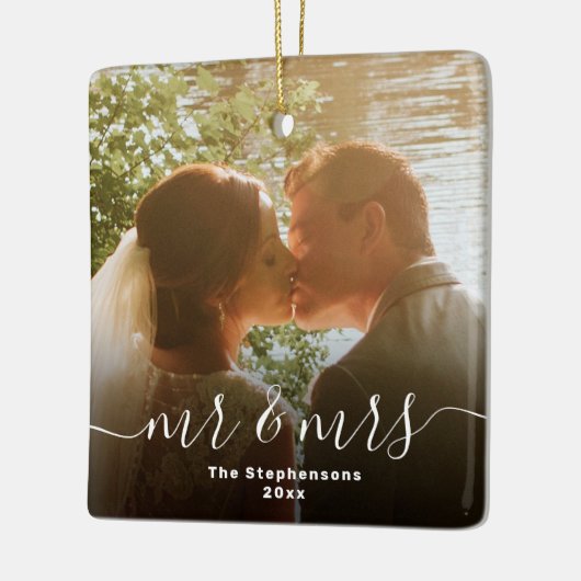 Mr & Mrs Elegant Script Overlay dubbelzijdige foto Keramisch Ornament (Links)