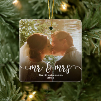 Mr & Mrs Elegant Script Overlay dubbelzijdige foto Keramisch Ornament