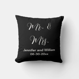 Mr & Mrs Elegant Script Zwart Wit Namen Bruiloft Kussen