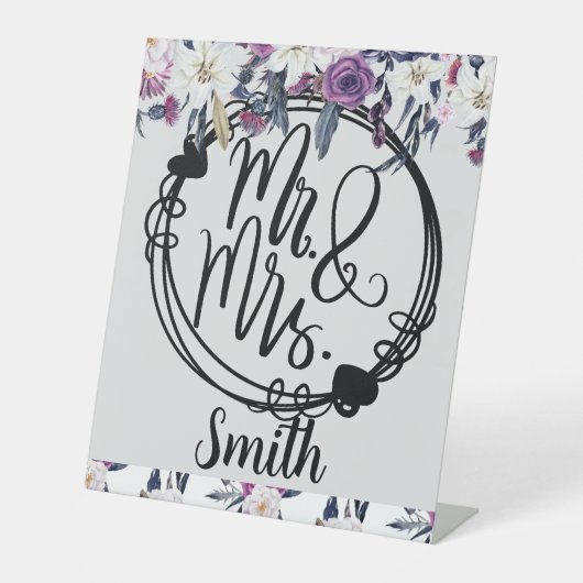 Mr & Mrs Gothic Floral Wedding Custom Sign Reclamebord Met Voetstuk (Voorkant)