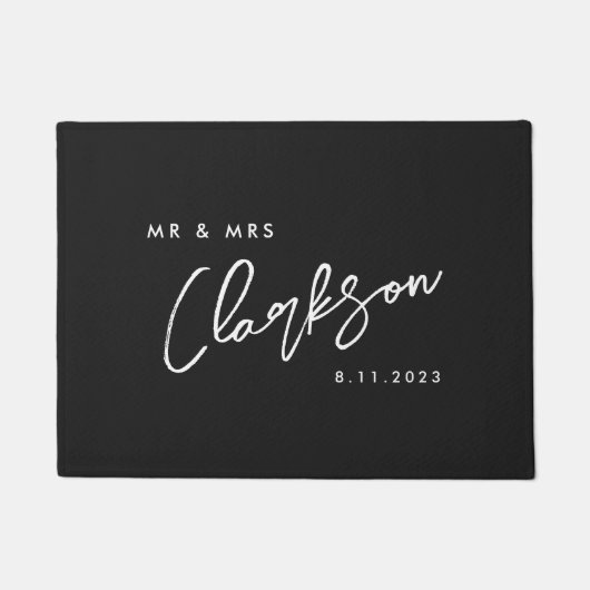 Mr. Mrs Monogram Handgeschreven Script Modern Zwar Deurmat (Voorkant)
