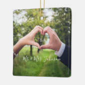 Mr & Mrs. Onze eerste kerstfoto Keramisch Ornament (Links)