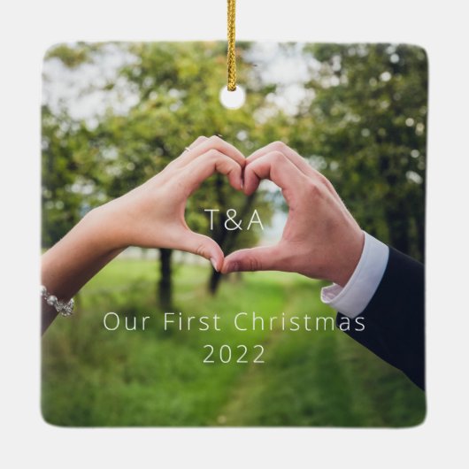 Mr & Mrs. Onze eerste kerstfoto Keramisch Ornament (Achterkant)