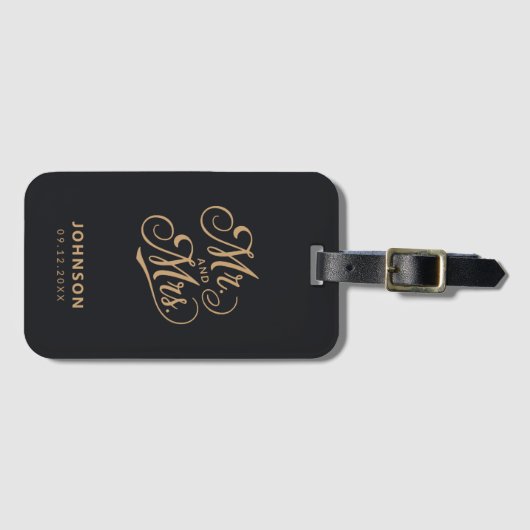 Mr & Mrs Passen getrouwd Gold Script Black Wedding Bagagelabel (Voorkant (horizontaal))