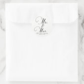 Mr & Mrs Zwart Wit Script Aangepaste bruiloft guns Ronde Sticker (Tas)