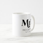 Mrs Custom Last Name Est. Datum minimale retro Koffiemok (Voorkant rechts)