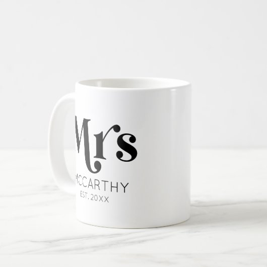 Mrs Custom Last Name Est. Datum minimale retro Koffiemok (Voorkant links)