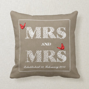 Mrs. en Mrs White Lace Word Art Red Butterflies Kussen