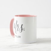 Mrs Modern Elegant Script Monogram Wedding Mok (Voorkant links)