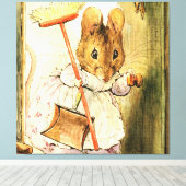 "Mrs Mouse Sweeps the Dollhouse" van Beatrix Potte Canvas Afdruk (Insitu (Houten vloer))