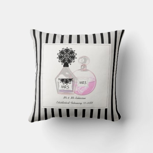 Mrs. & Mrs. Perfume Bottles Personalized Wedding Kussen (Achterkant)