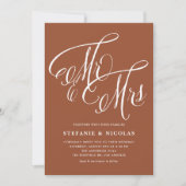 Mrs & Mrs Rustic Script Terracotta QR Code Wedding Kaart (Voorkant)