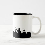 MST3K Silhouette Mug<br><div class="desc">Votre contemplation matinale du café sur l'existence ou non de la bière sur le soleil ne peut être enrichie que par ce mystery Science Theater 3000 mug. Avec la silhouette emblématique, vous pouvez être sûr que s'il y avait un aspect de votre boisson qui méritait un plaisanterie intelligent, Vos amis...</div>