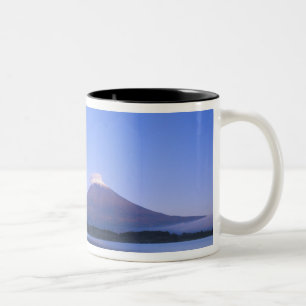 Mt. Fuji vanaf Motosu-meer, Yamanashi, Japan Tweekleurige Koffiemok