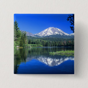 Mt. Lassen verrijst boven Manzanita Lake Vierkante Button 5,1 Cm