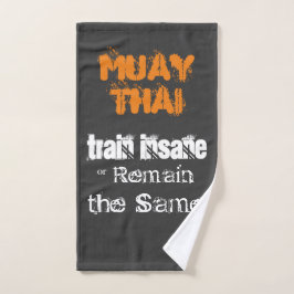Muay Thai - trein krankzinnig citaat Handdoek