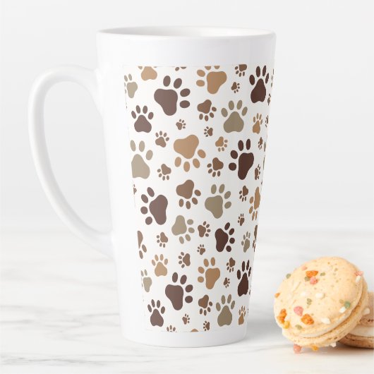 Muddy Paw Print Latte Mug (En situation)