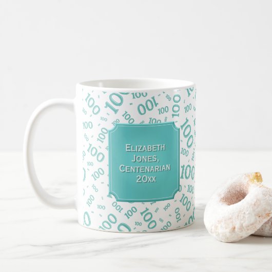 Mug 100th Centenarian turquoise de motif de nombre (Avec donut)
