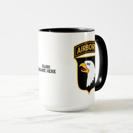 Mug 101e Division aéroportée hurlant Personnellement à (Devant droit)