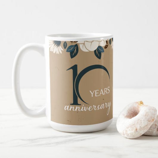 Mug 10e anniversaire du Mariage de fleurs rustiques (Avec donut)