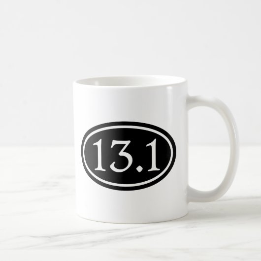 Mug 13,1 demi d'ovale de noir de marathon (Droite)