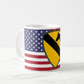 Mug 1ère division de cavalerie Patch États-Unis (Devant gauche)