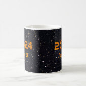 Mug 2024 Éclipse solaire totale Date Ciel étoilé (Centre)