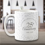 Mug 25e anniversaire du Mariage Coeurs d'argent<br><div class="desc">Conçu pour coordonner avec notre collection de Coeurs d'argent du 25e anniversaire de Mariage. Avec des coeurs argentés délicats. Personnalisez avec votre spécial vingt-cinq ans argent mariage anniversaire informations en lettres argentées chic. Conçu par Thisisnotme©</div>