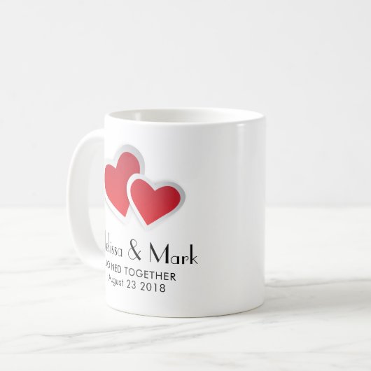 Mug 2 Coeurs en papier rouge sur Mariage en marbre ble (Devant gauche)