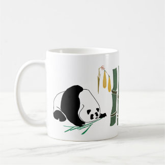 Mug 2 pandas mangent le bambou dans la forêt tropicale