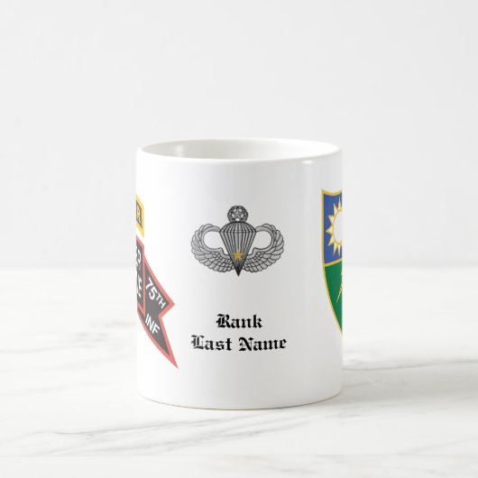 Mug 2e Ranger BN vieux style scroll & tab, combat saut (Centre)