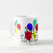 Mug 30e Au-dessus de la colline Ballons d'anniversaire (Devant gauche)