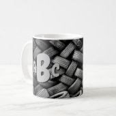 Mug 3 Lettre initiale Monogramme vieux pneus (Devant gauche)