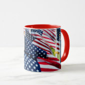 Mug 400 drapeaux ondulant fièrement dans un domaine (Devant droit)