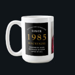 Mug 40th Birthday 1985 Black Gold Ajouter Nom Photo Gr<br><div class="desc">Une énorme tasse photo en noir et or pour ces gens spéciaux. Customisez facilement le texte et la photo en utilisant le modèle fourni. Une partie de la gamme de normes d'établissement.</div>
