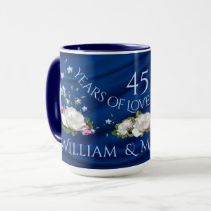 Mug 45 ans de roses blancs d'anniversaire d'amour