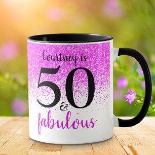Mug 50 et fabuleux nom de script de confetti rose chau