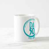 Mug 50e anniversaire 1976-2026 en sarcelle (Devant droit)